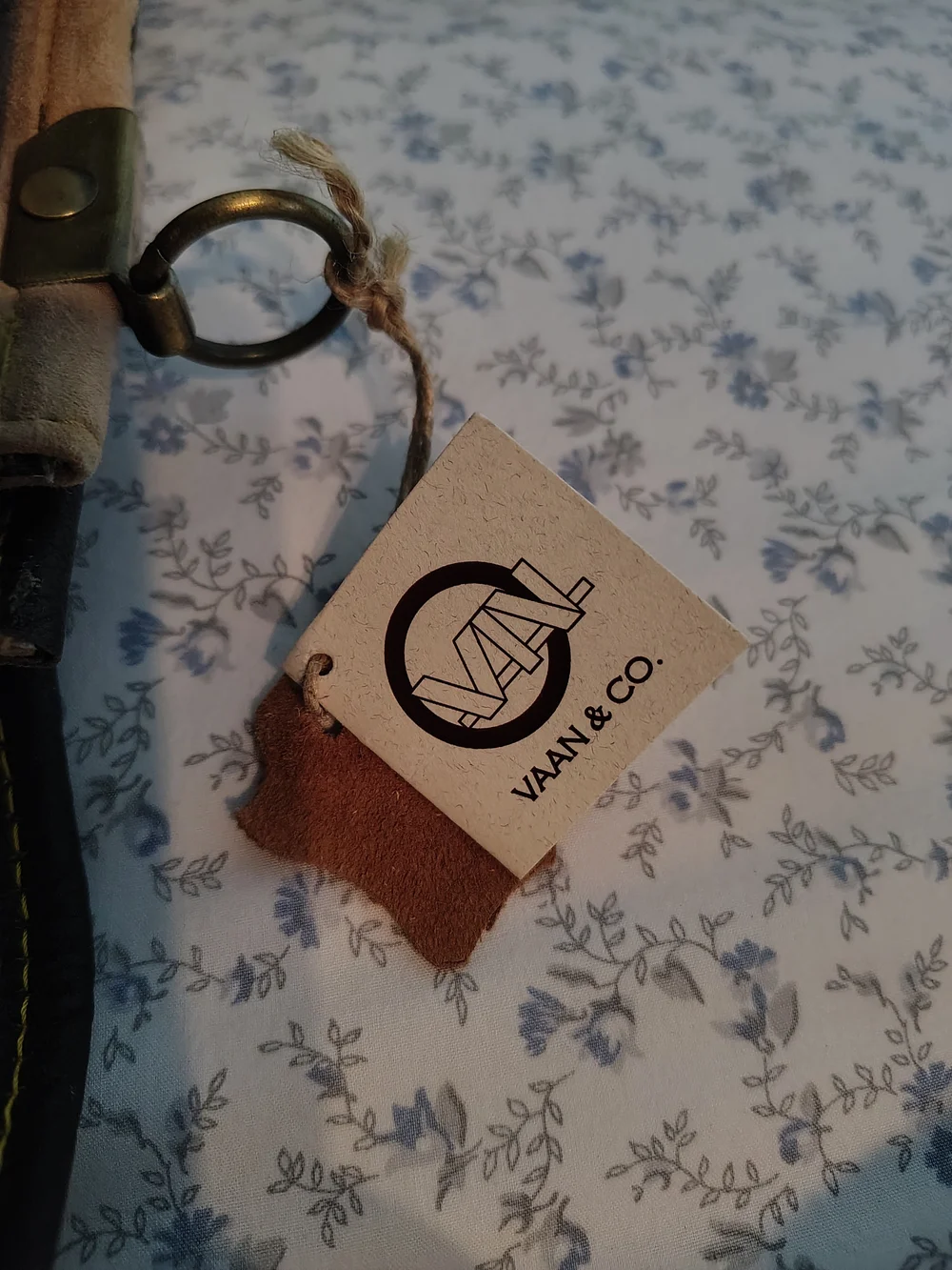 Vaans Crossbody Sleeve Bag